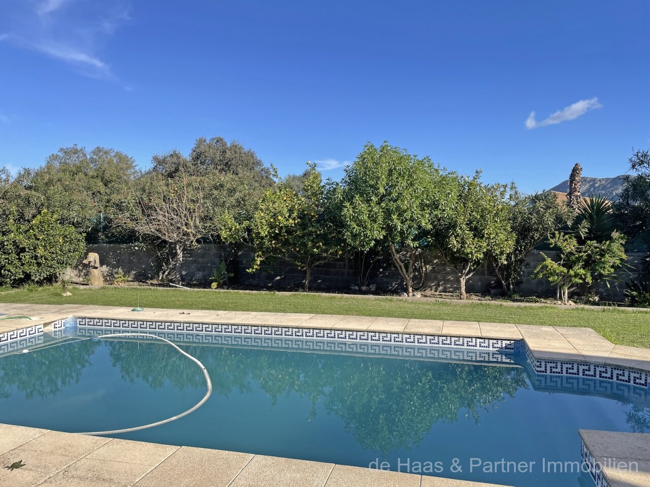 Small finca with pool, vegetable garden and beautiful views of Sant Salvador.