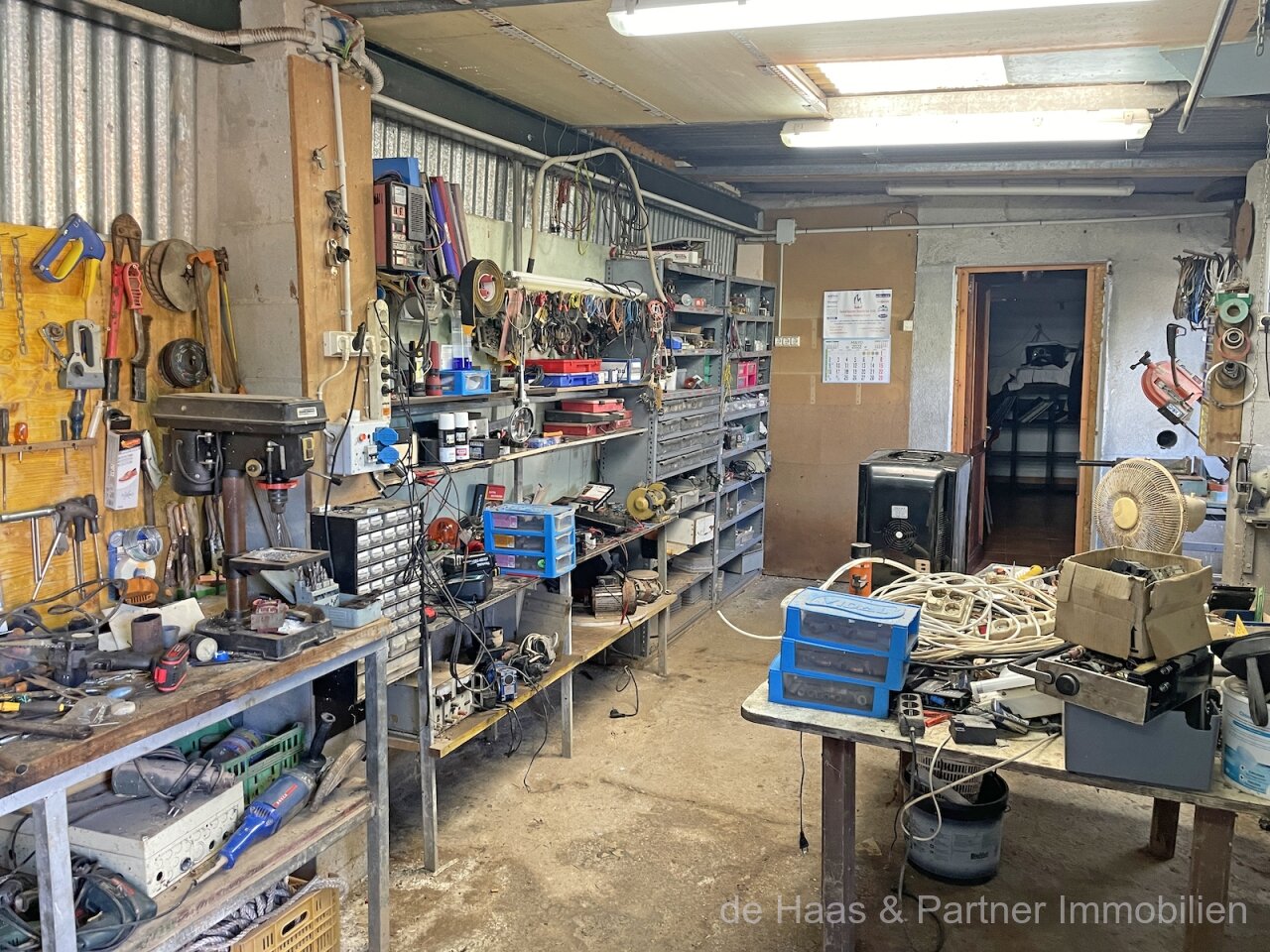 Small finca with pool, vegetable garden and beautiful views of Sant Salvador.