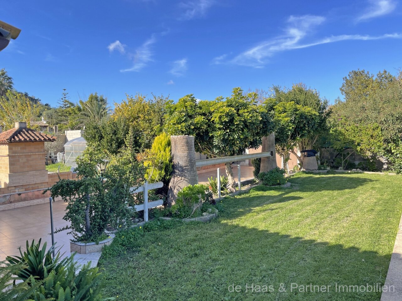 Small finca with pool, vegetable garden and beautiful views of Sant Salvador.