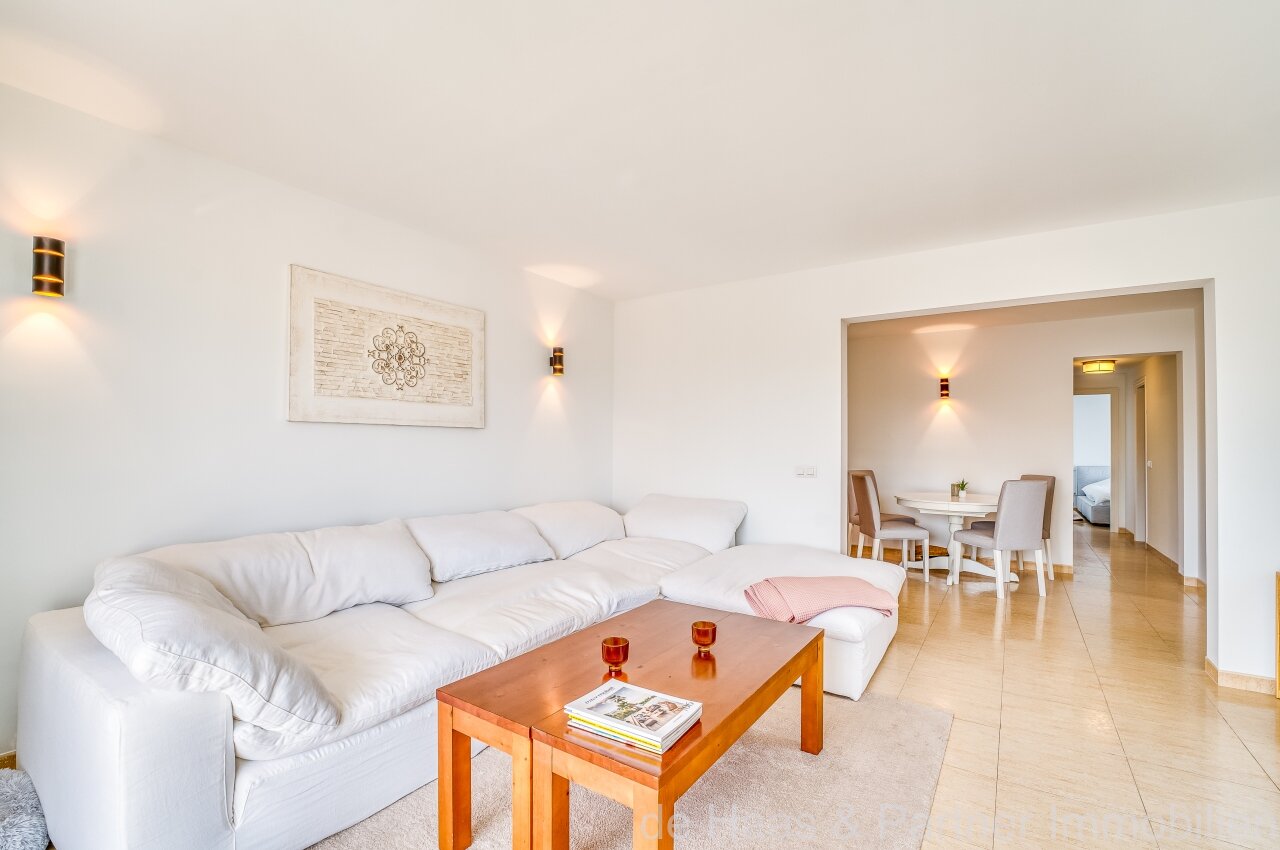 Renovated flat with small sea view and walking distance to the beach