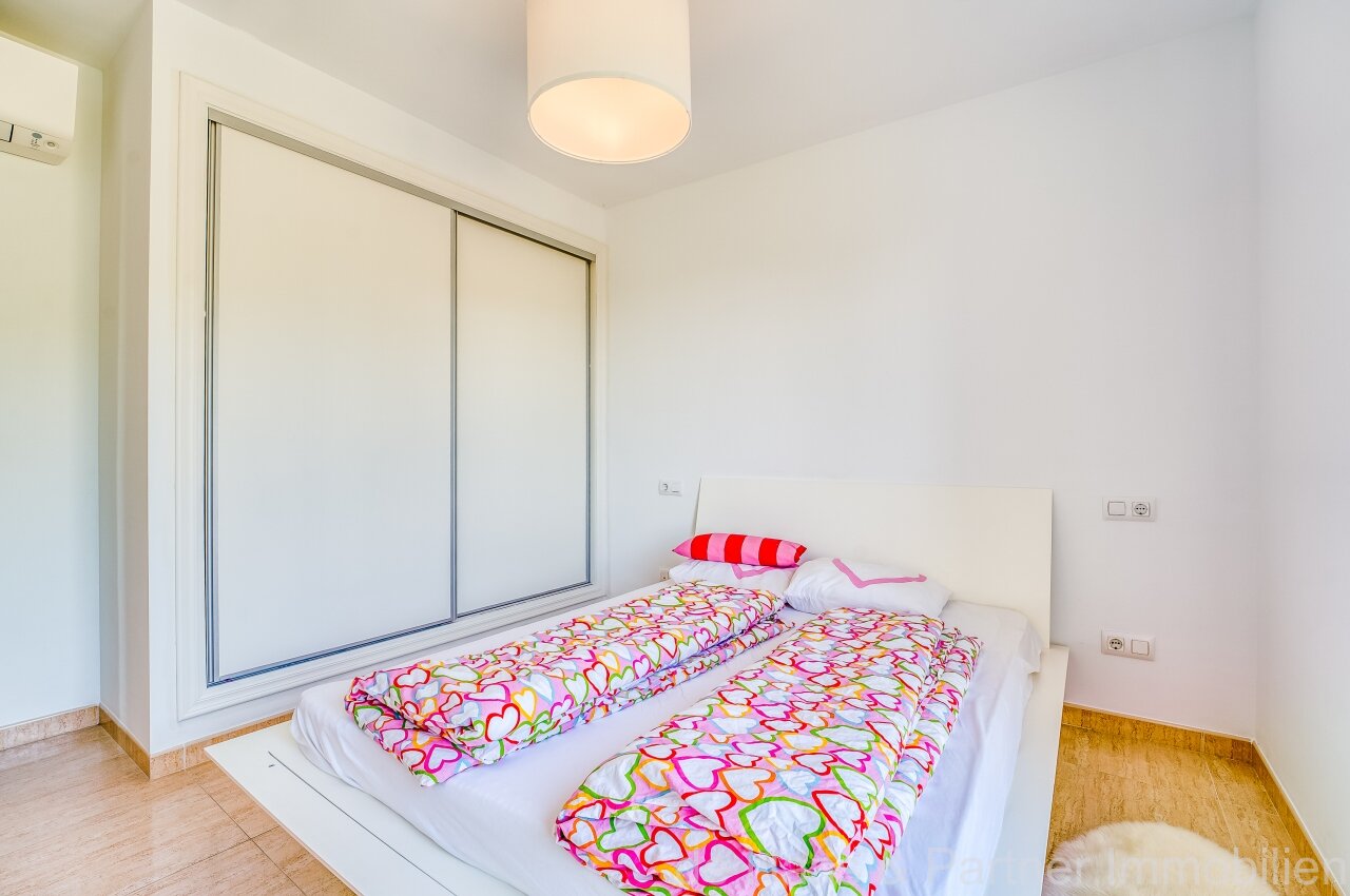 Renovated flat with small sea view and walking distance to the beach