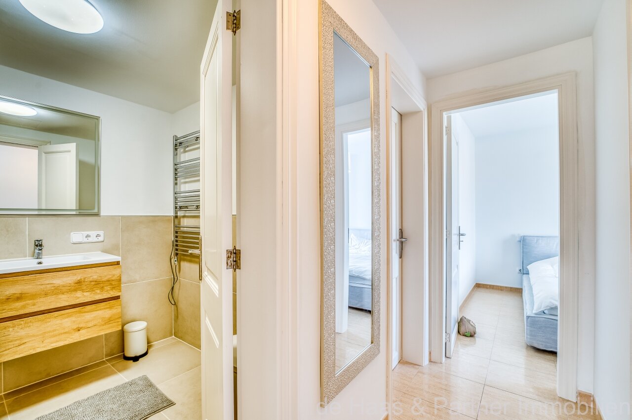 Renovated flat with small sea view and walking distance to the beach