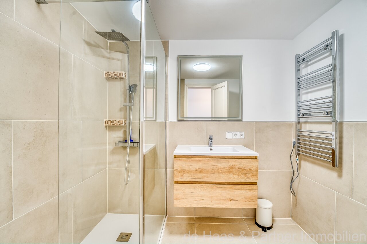 Renovated flat with small sea view and walking distance to the beach