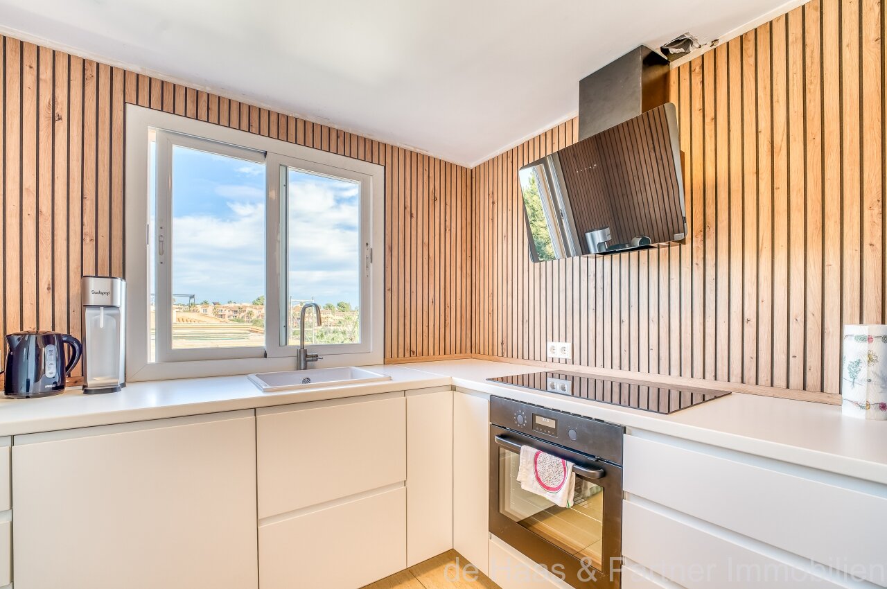 Renovated flat with small sea view and walking distance to the beach