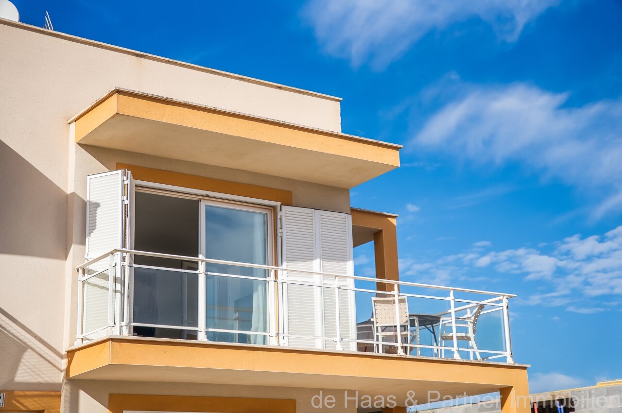 Renovated flat with small sea view and walking distance to the beach