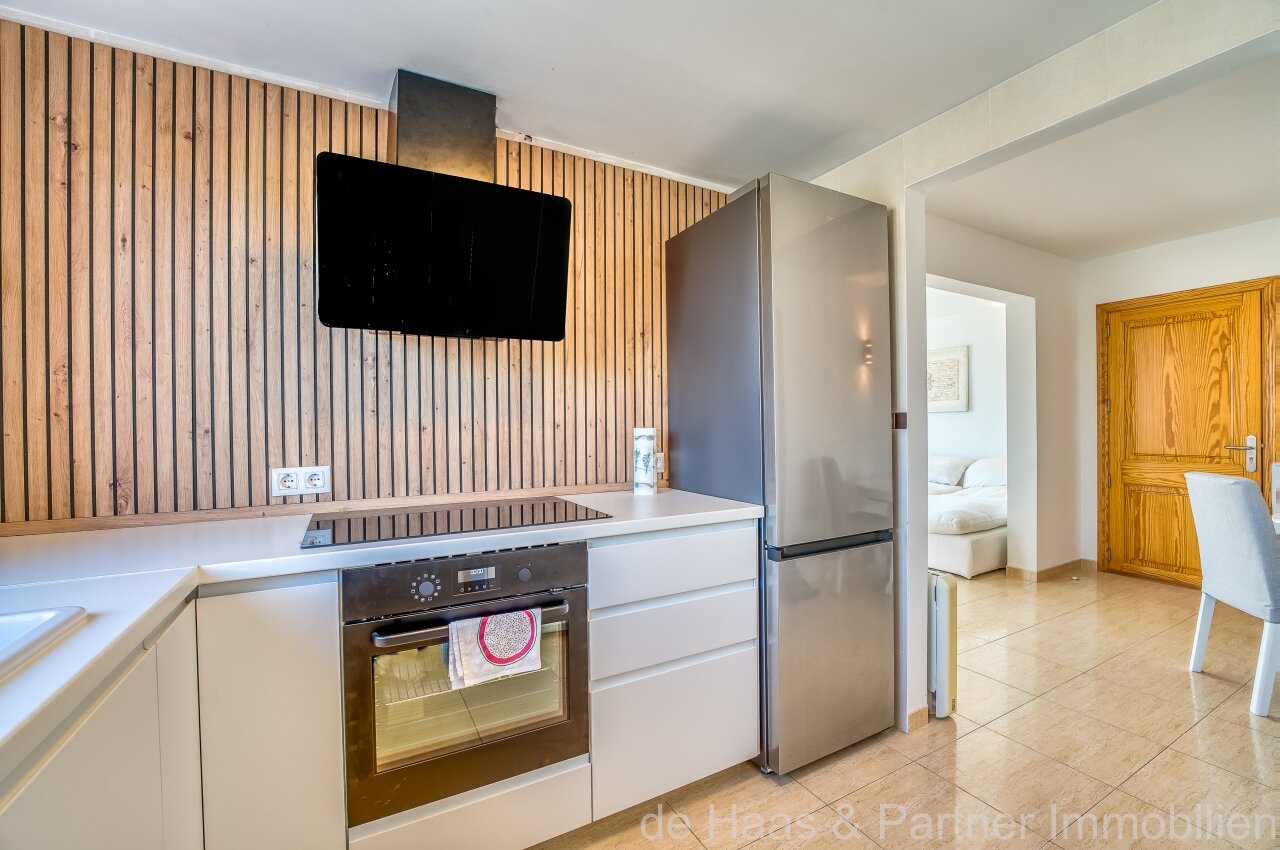 Renovated flat with small sea view and walking distance to the beach