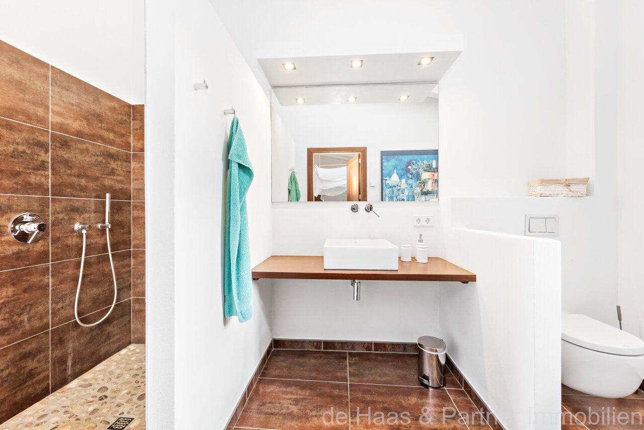 Fantastic finca with distant sea views to the south-west and over the north coast