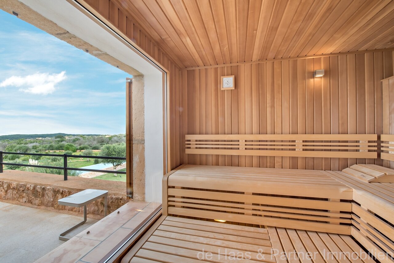 Fantastic finca with distant sea views to the south-west and over the north coast