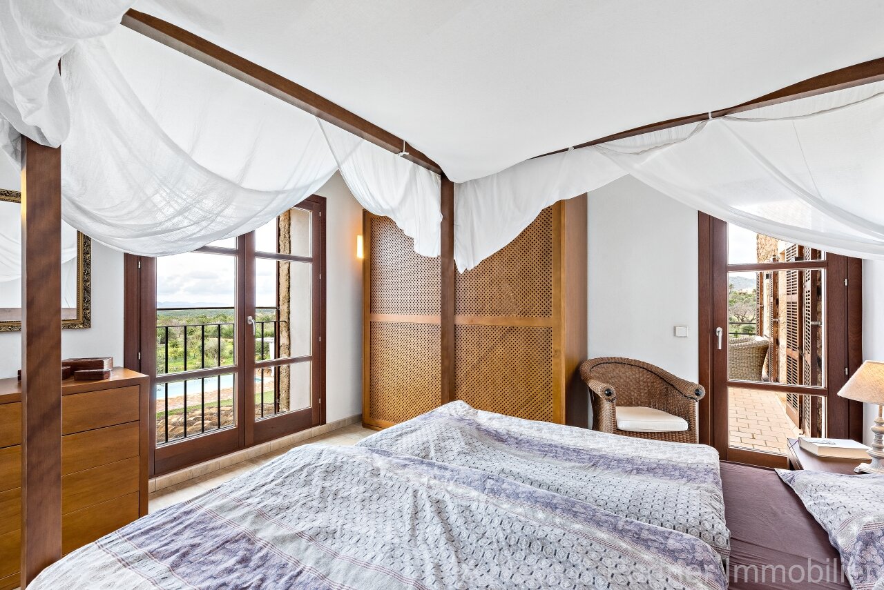 Fantastic finca with distant sea views to the south-west and over the north coast