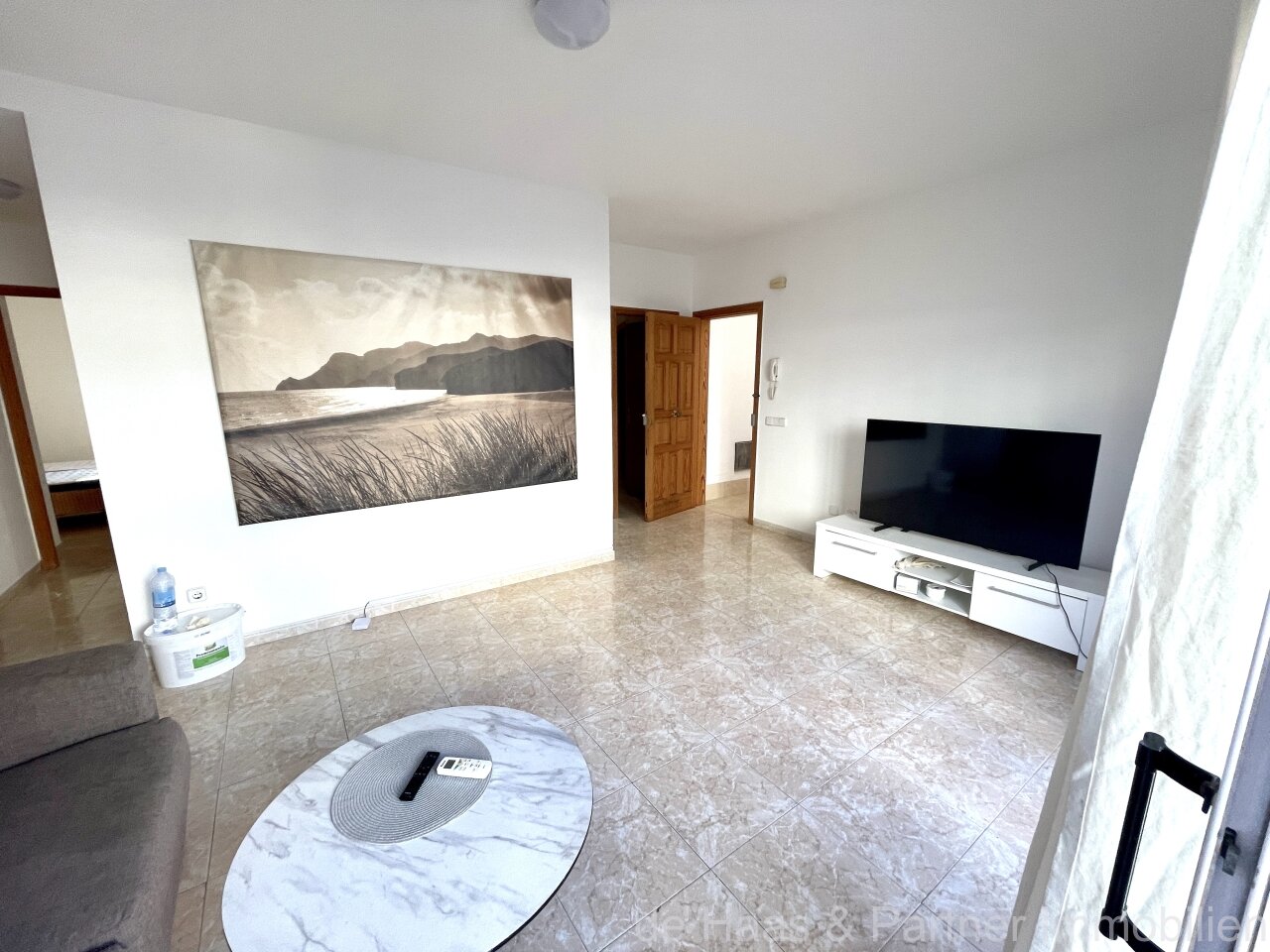 Flat with roof terrace near the sea