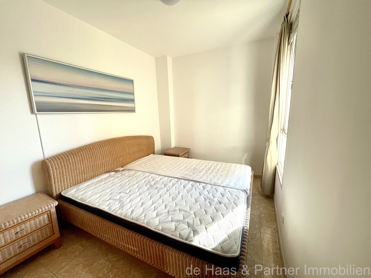 Flat with roof terrace near the sea