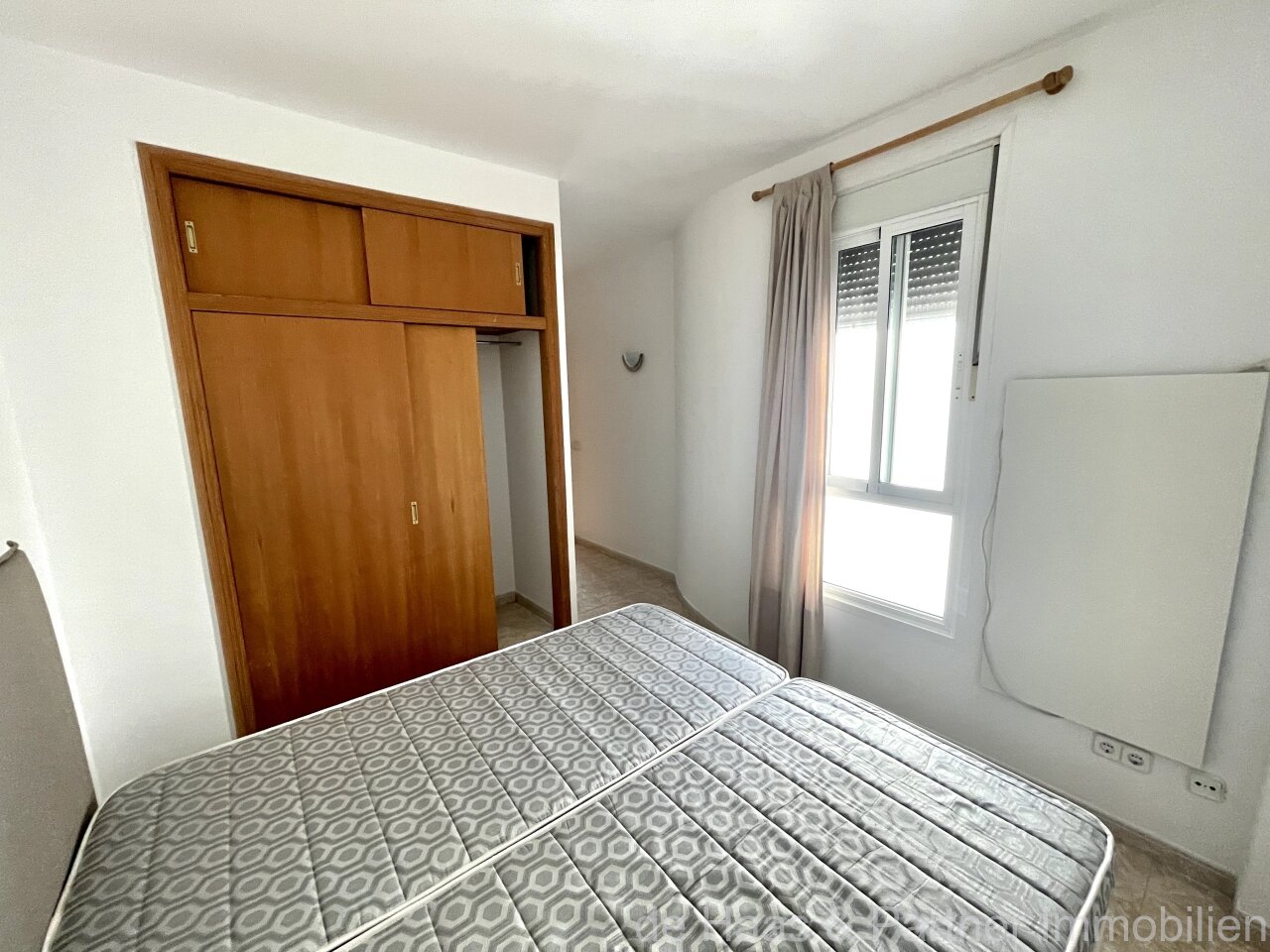 Flat with roof terrace near the sea