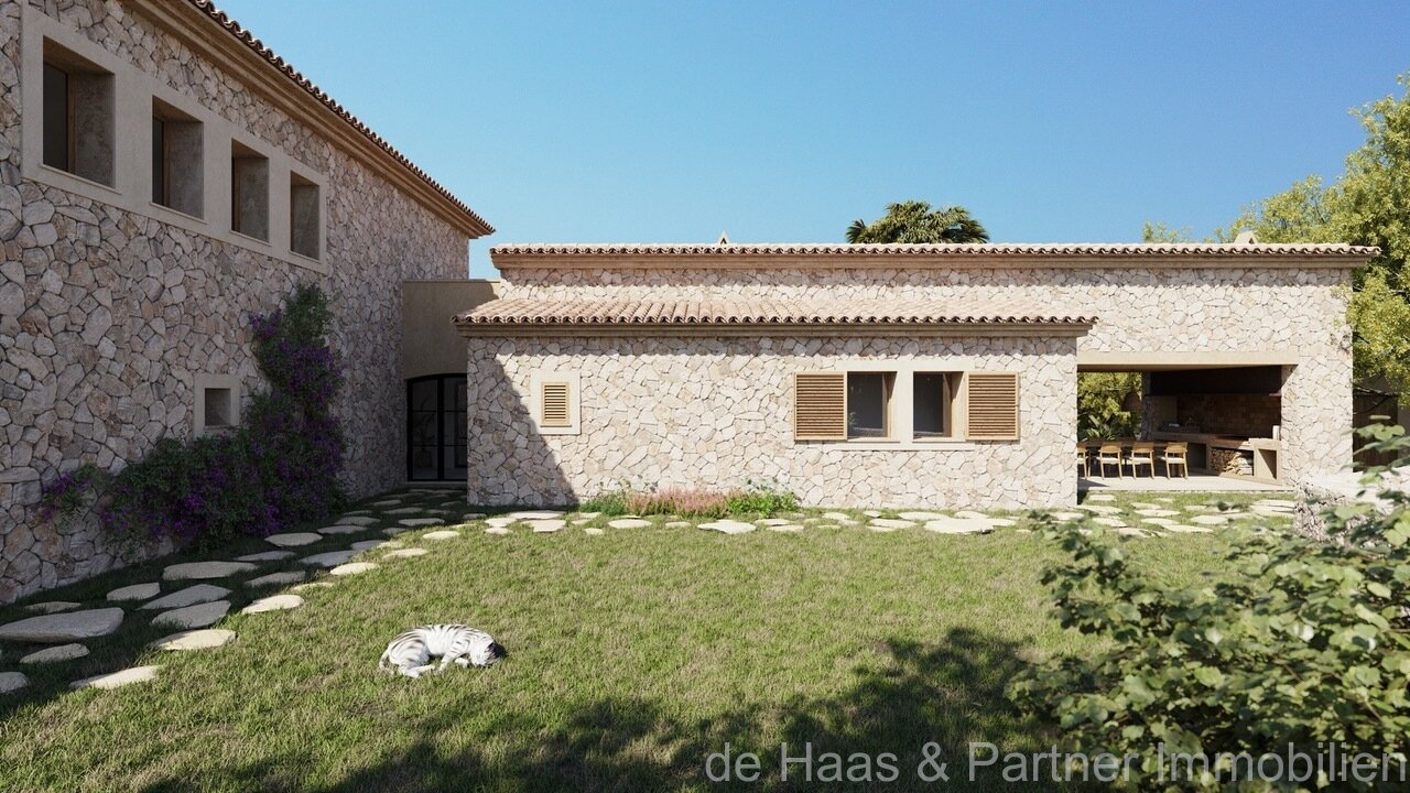 Plot with approved building project, far-reaching views and close to the town