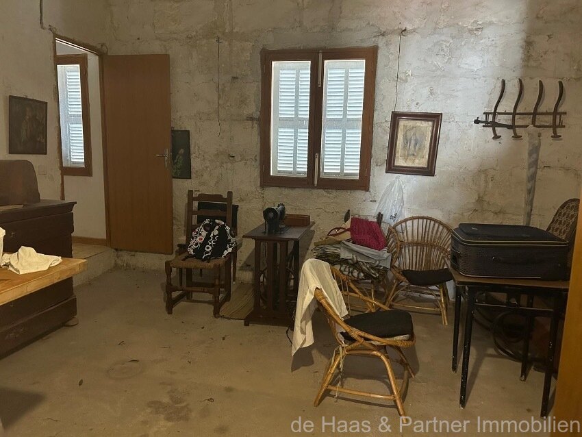 Centrally located townhouse in need of renovation with patio and roof terrace