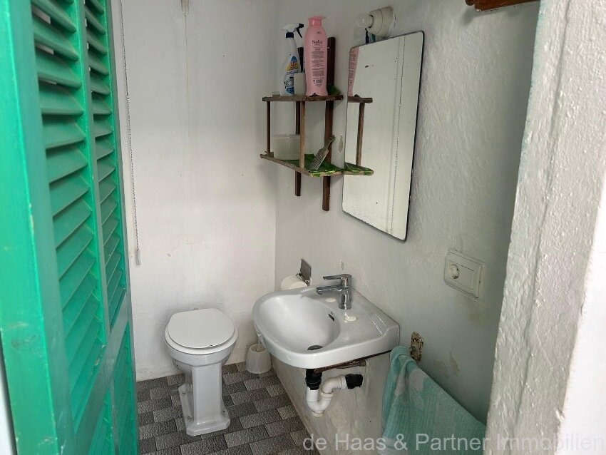 Centrally located townhouse in need of renovation with patio and roof terrace