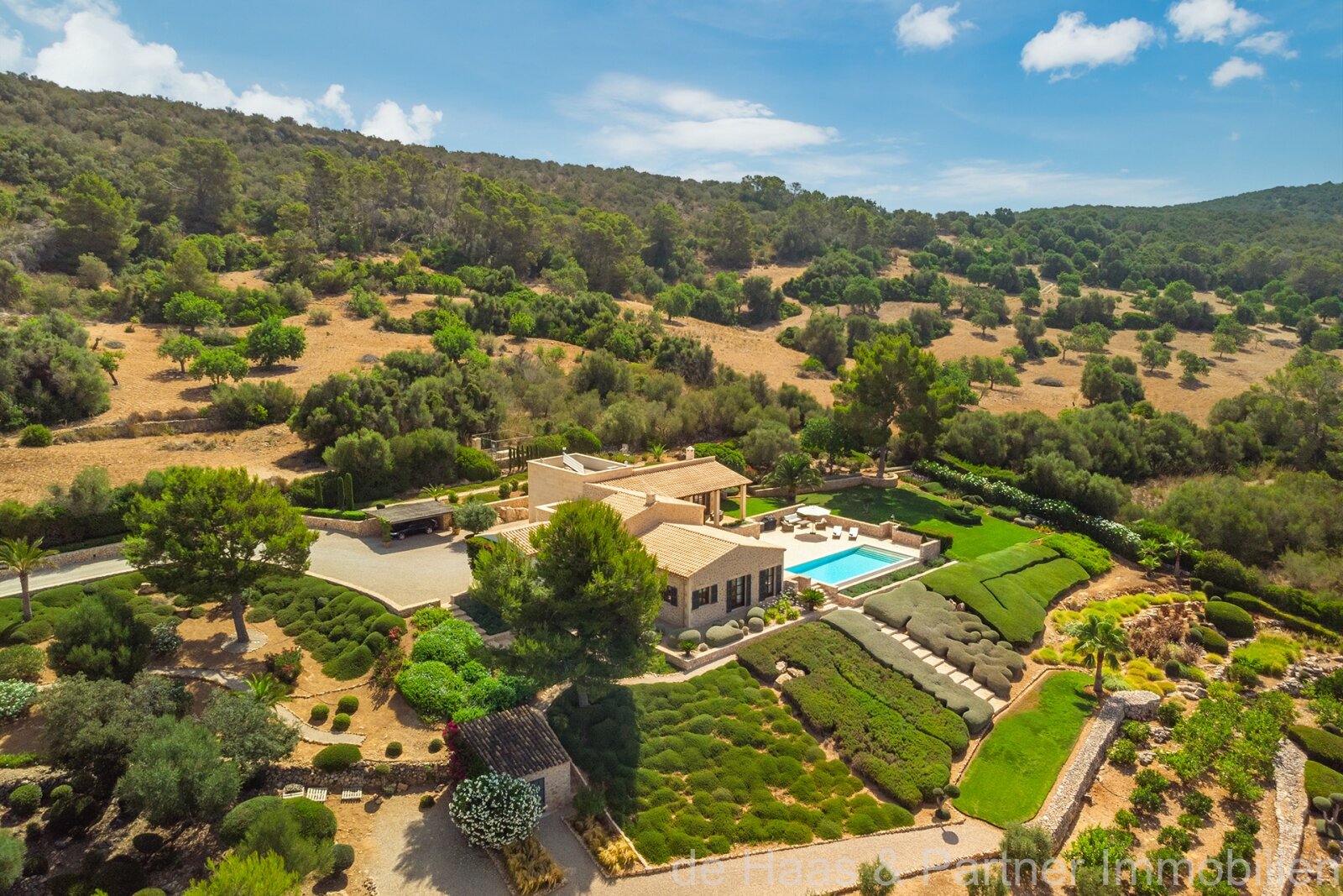 Luxury finca with stunning views and many highlights