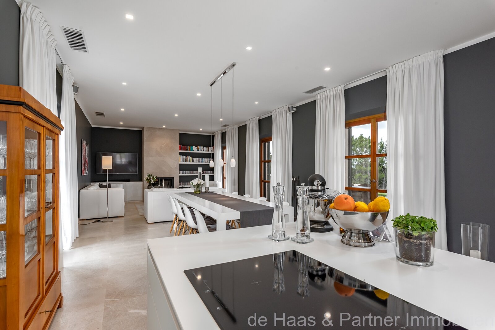 Luxury finca with stunning views and many highlights