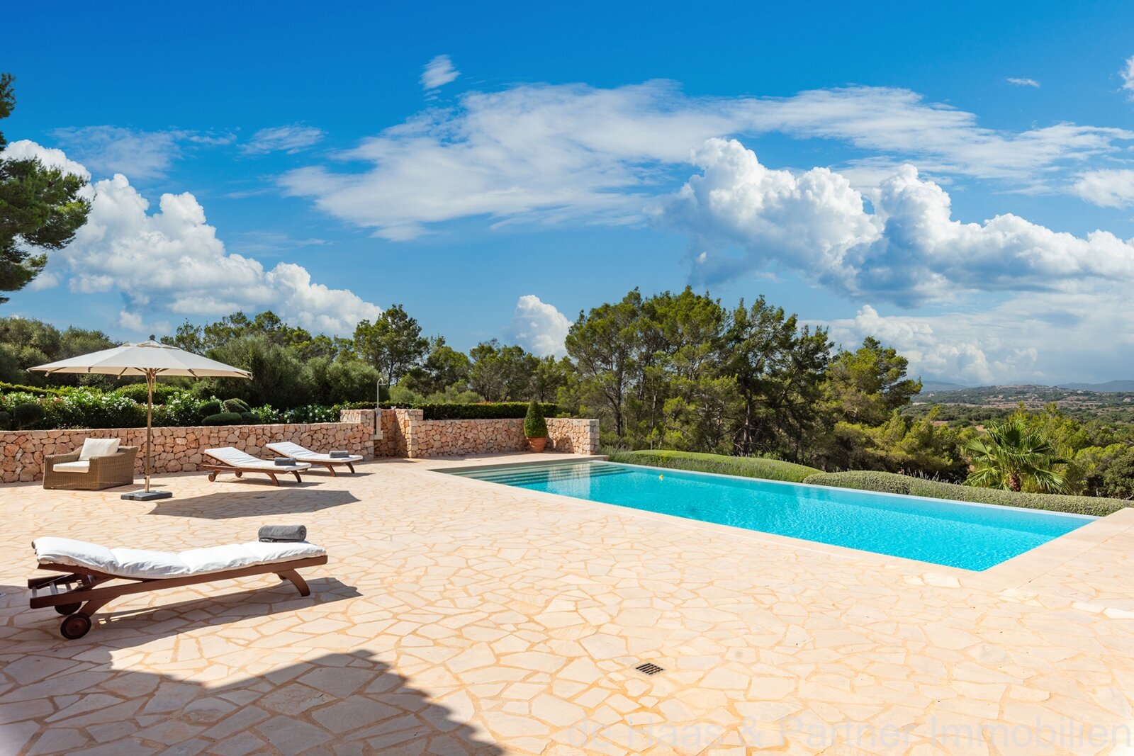 Luxury finca with stunning views and many highlights
