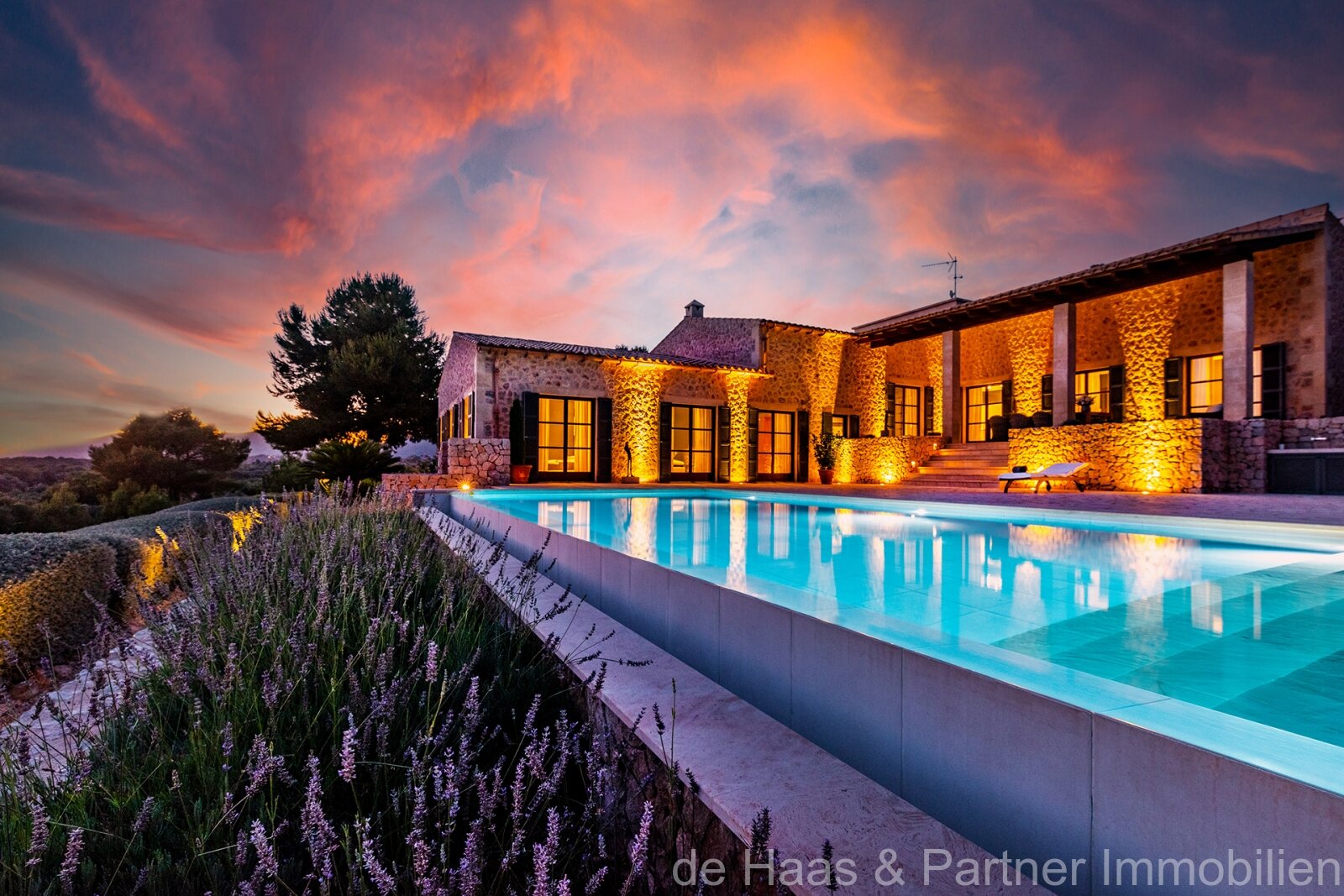 Luxury finca with stunning views and many highlights