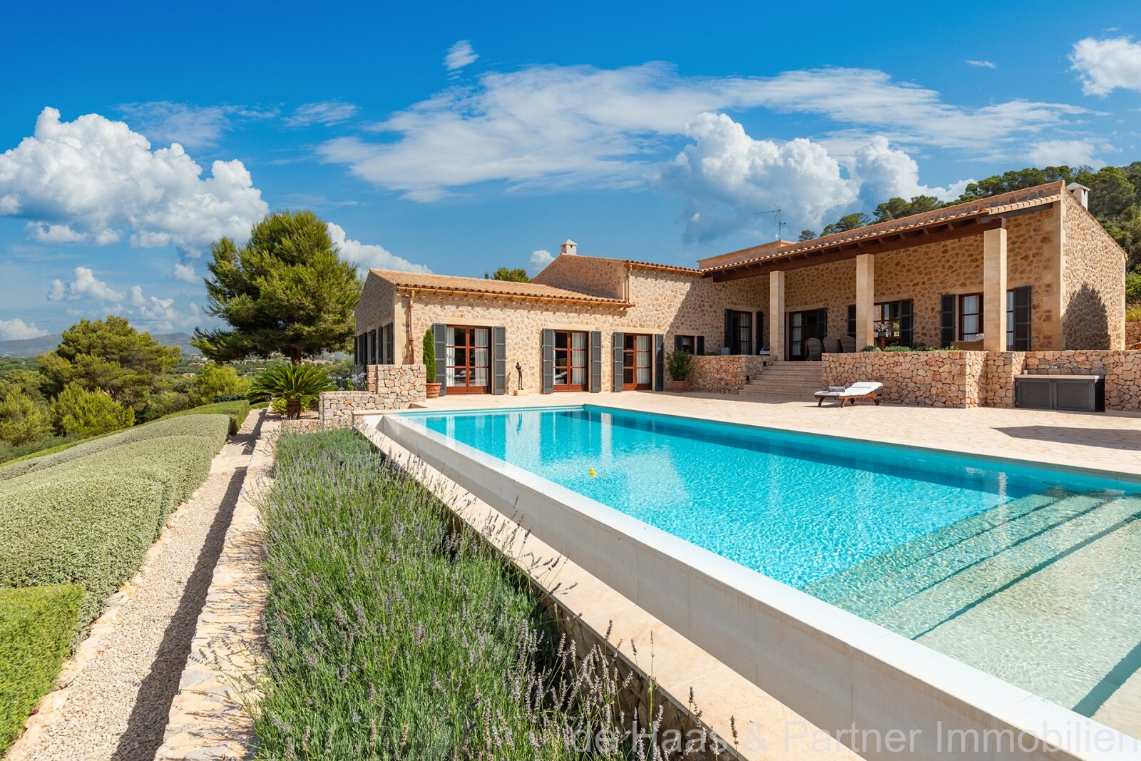 Luxury finca with stunning views and many highlights