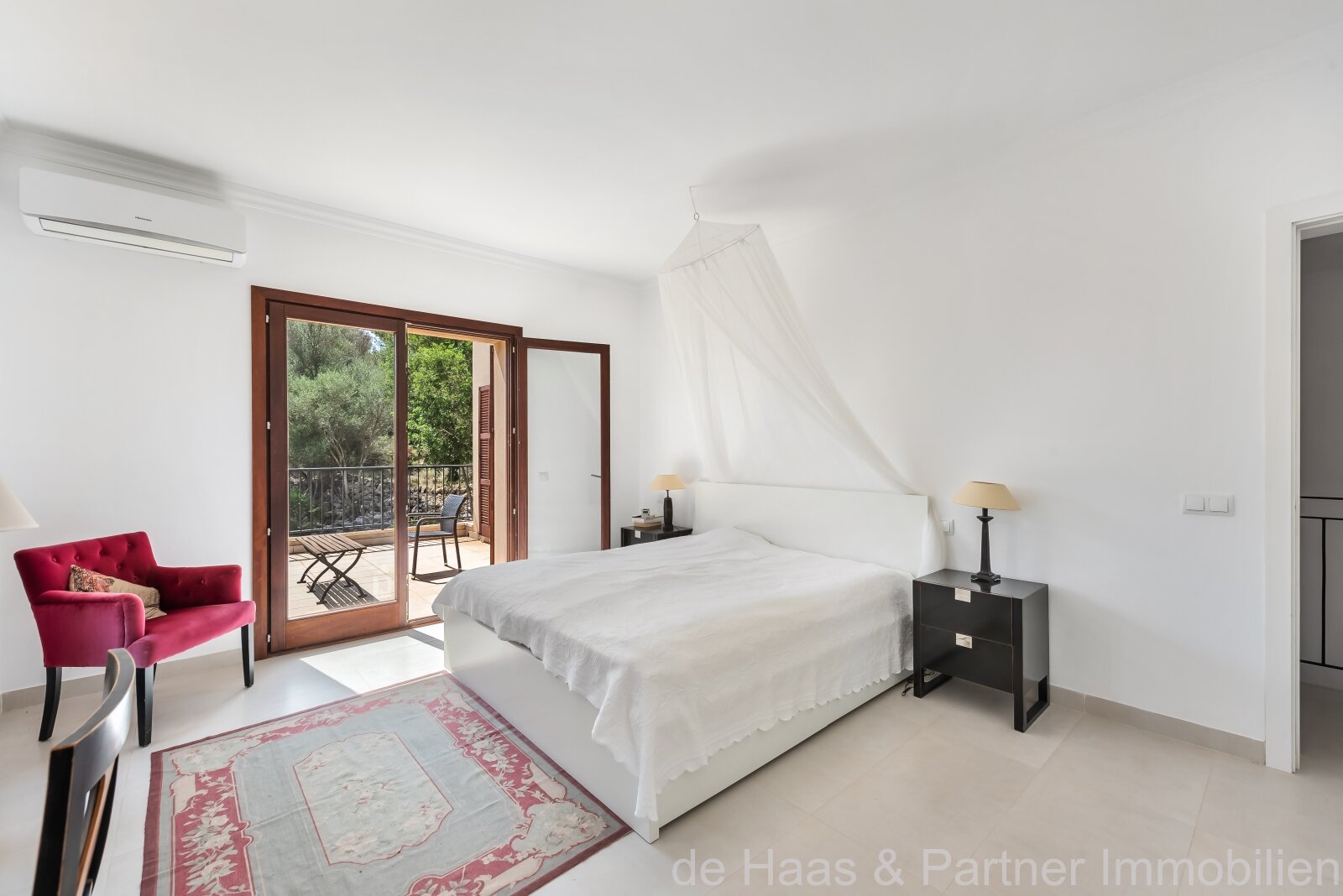 Modern finca with perfect views over Artá to the sea with guest apartment and rental license