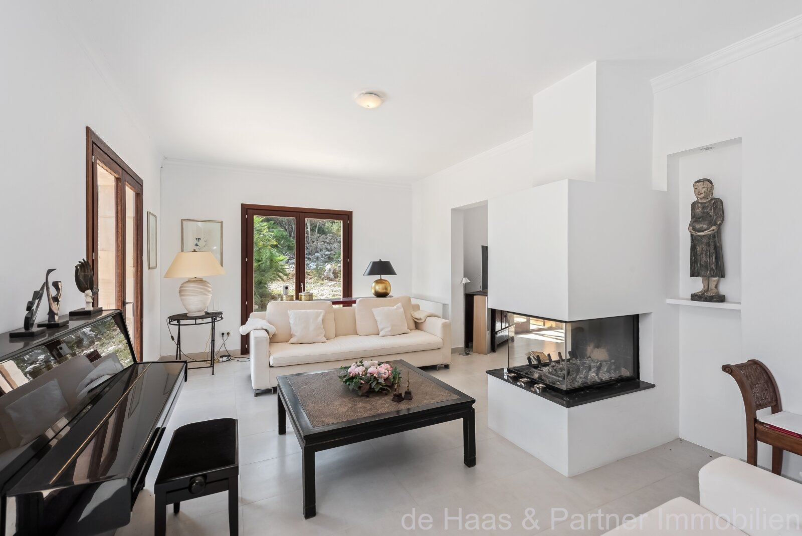 Modern finca with perfect views over Artá to the sea with guest apartment and rental license