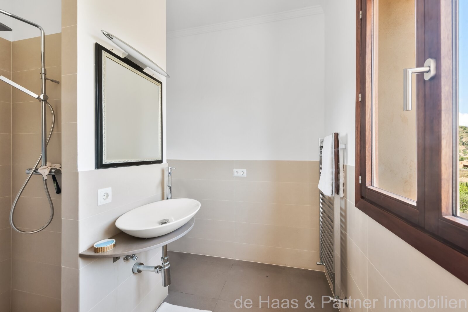 Modern finca with perfect views over Artá to the sea with guest apartment and rental license