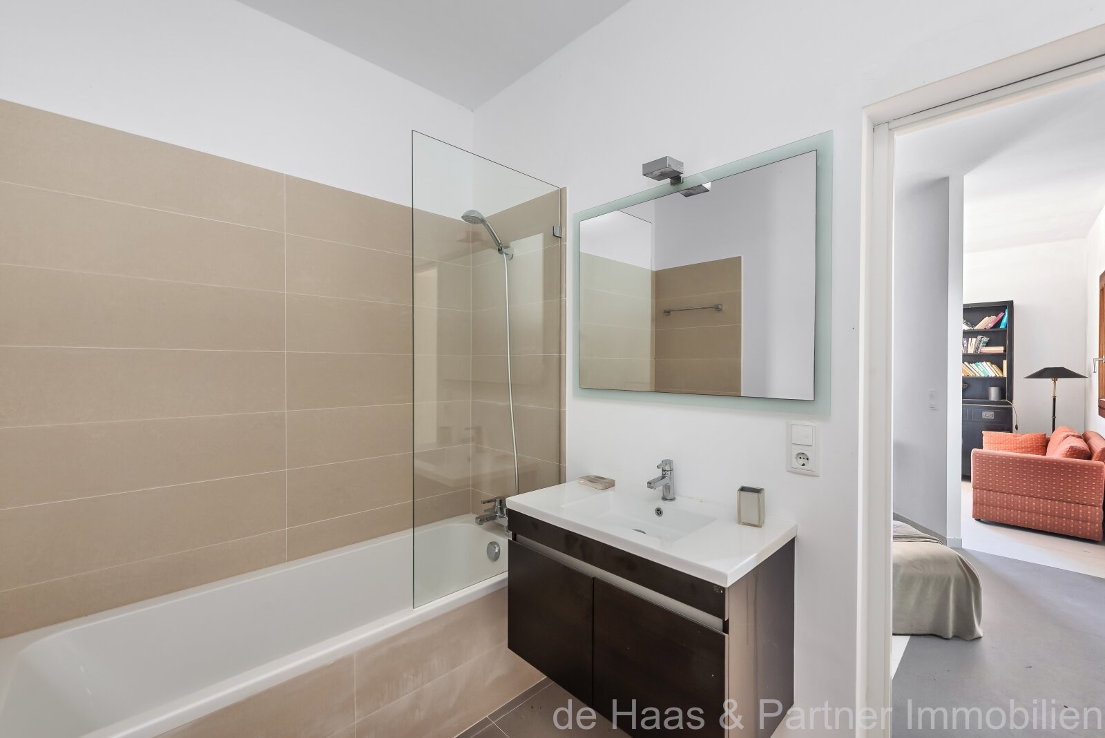 Modern finca with perfect views over Artá to the sea with guest apartment and rental license