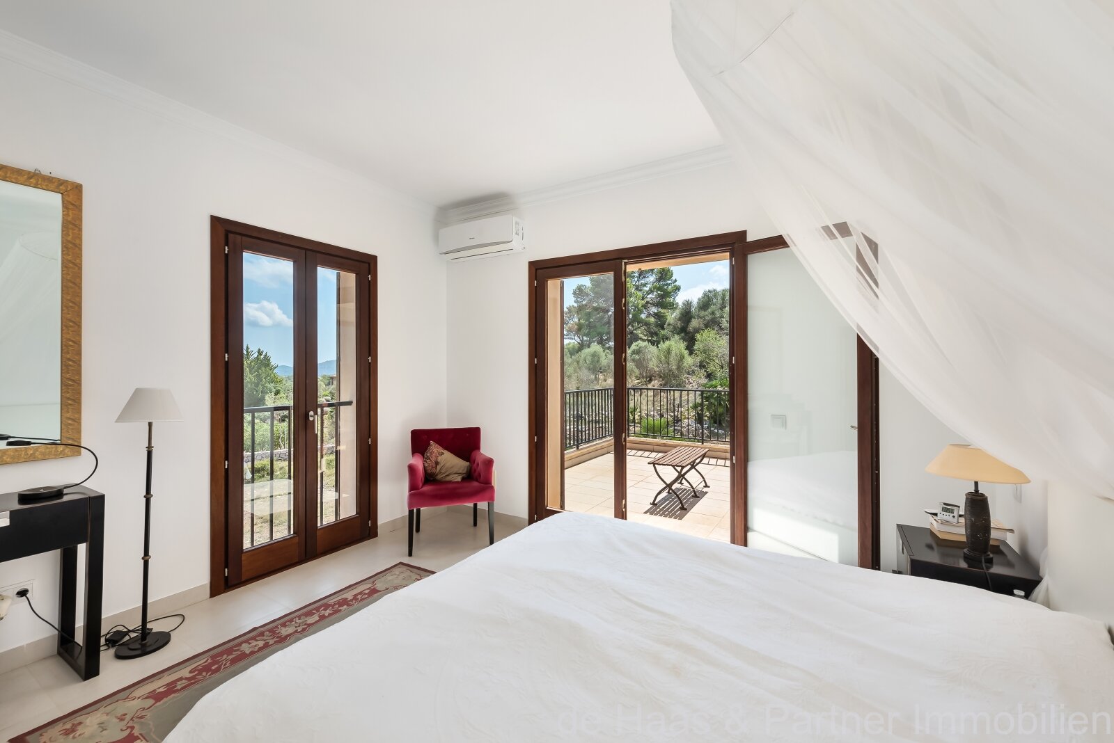 Modern finca with perfect views over Artá to the sea with guest apartment and rental license