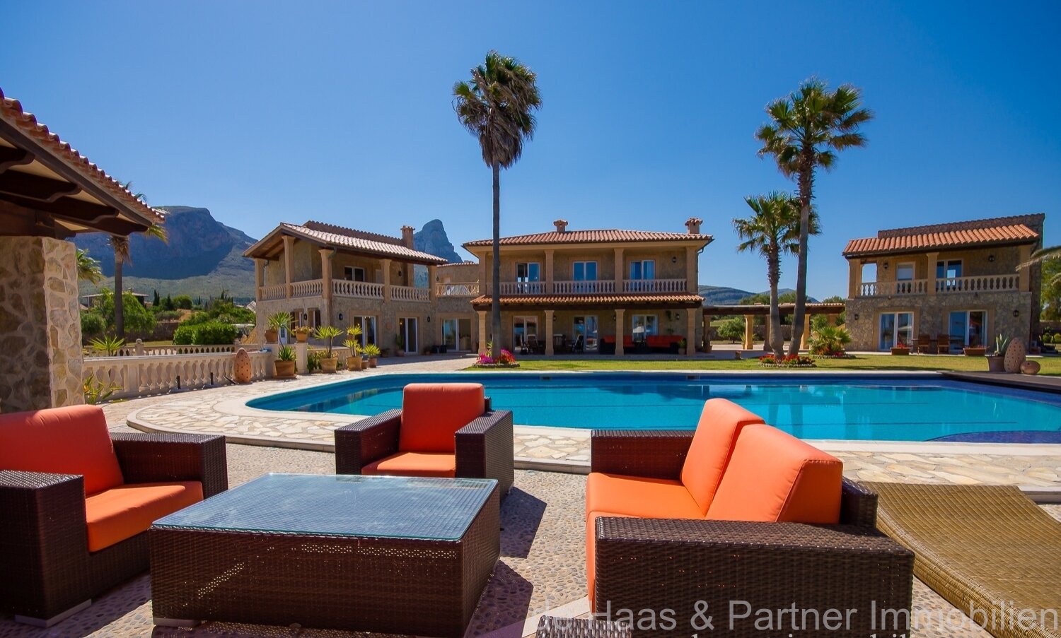 Luxury finca in a very good location with perfect sea views