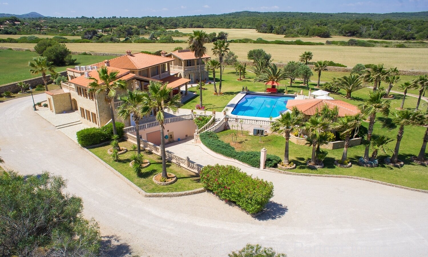 Luxury finca in a very good location with perfect sea views