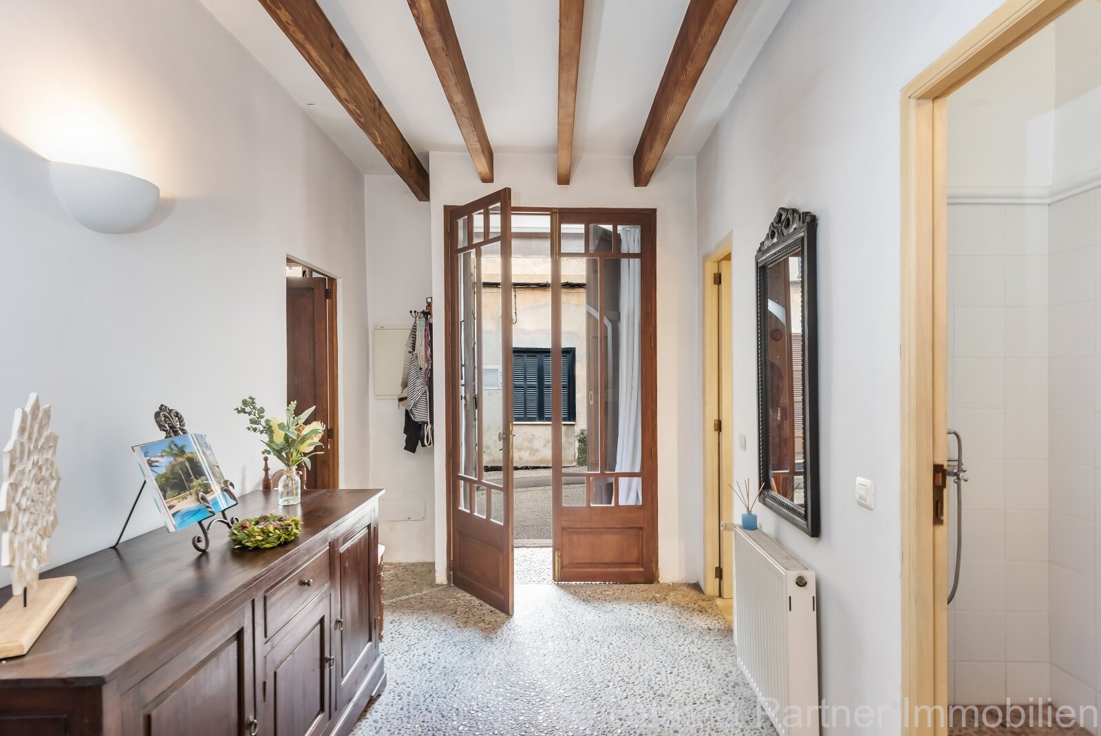 Beautiful townhouse with patio and roof terrace