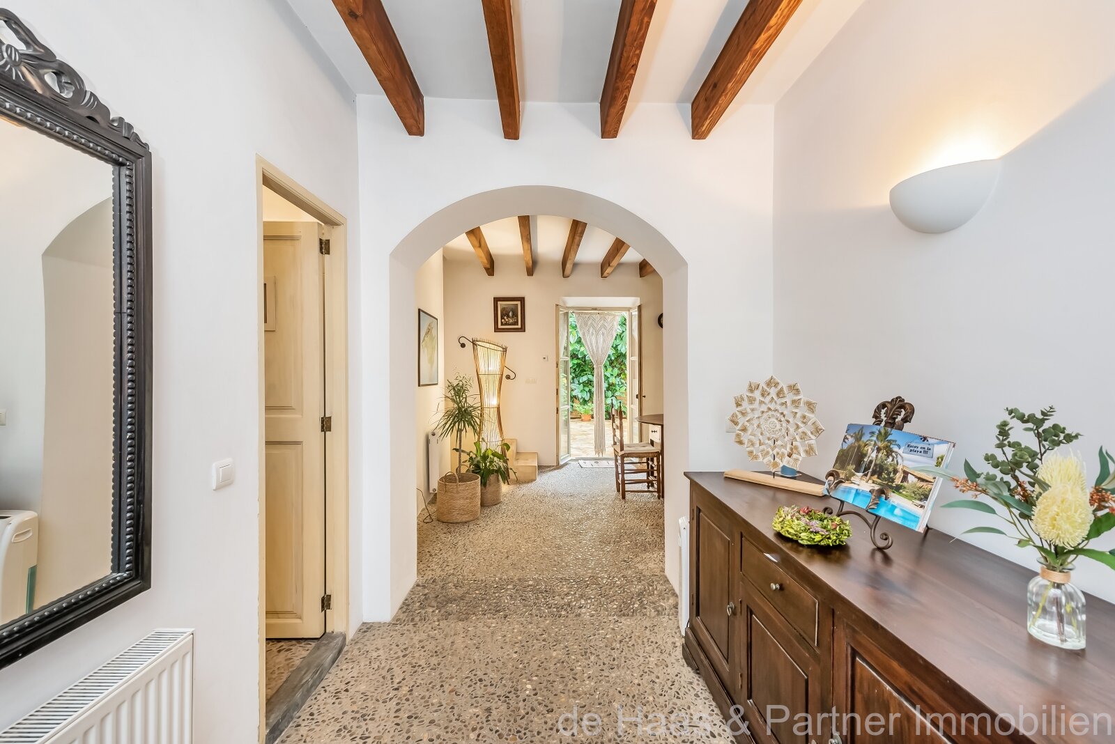 Beautiful townhouse with patio and roof terrace