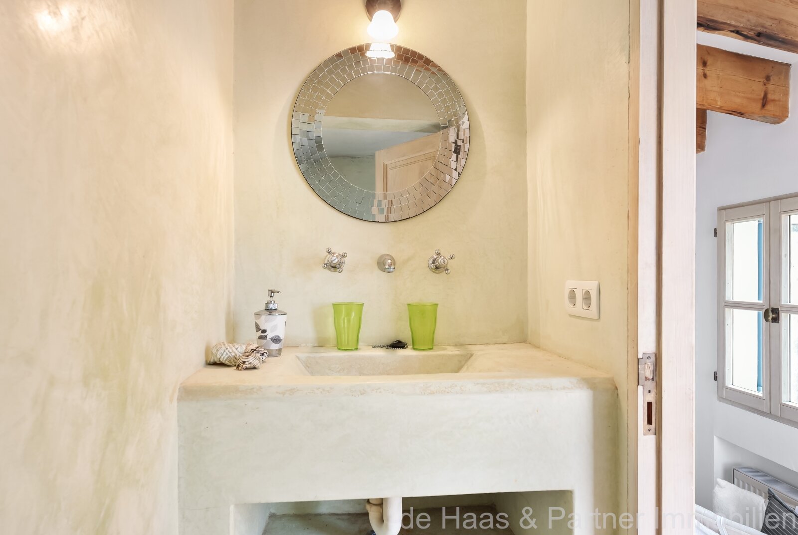 Beautiful townhouse with patio and roof terrace