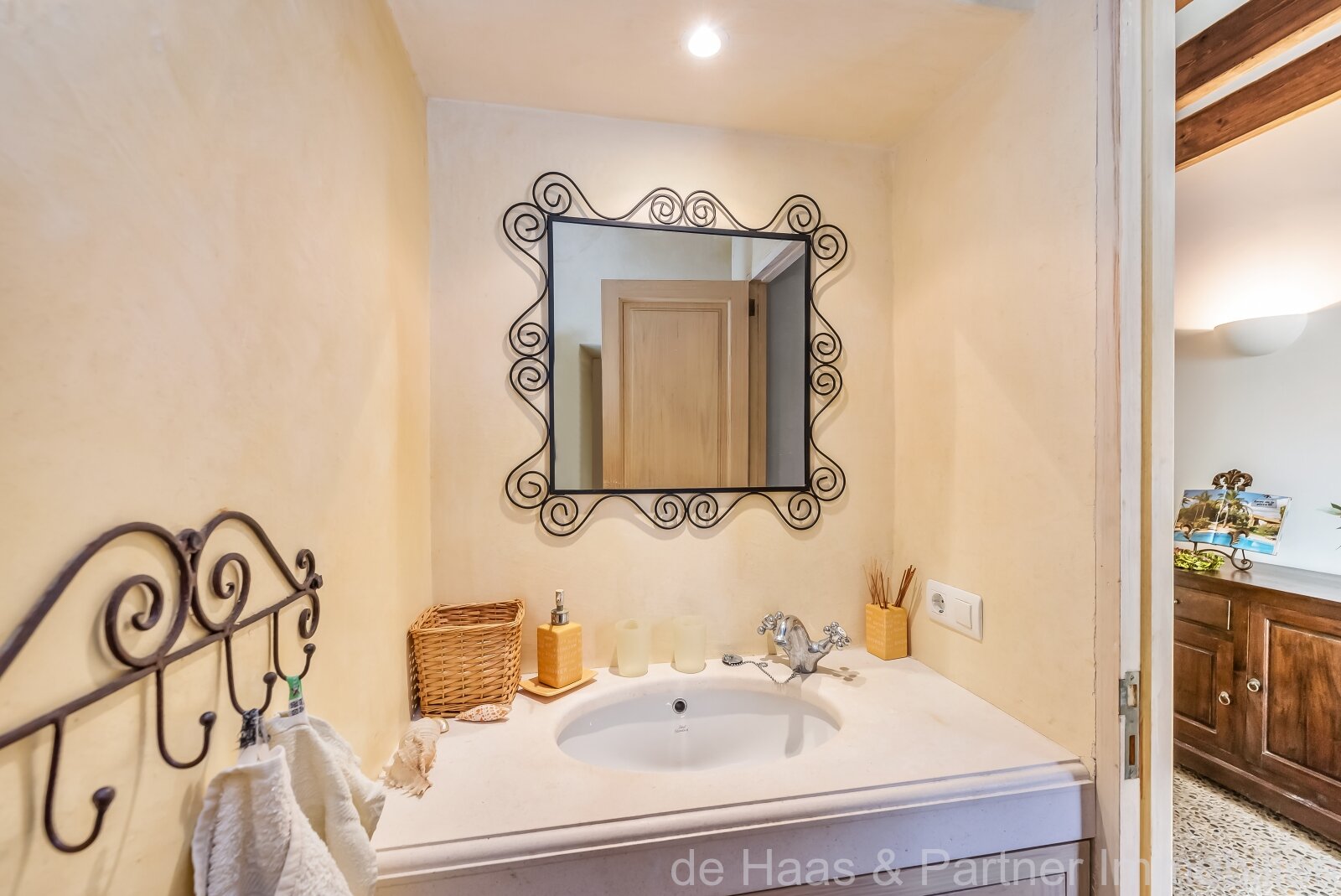 Beautiful townhouse with patio and roof terrace