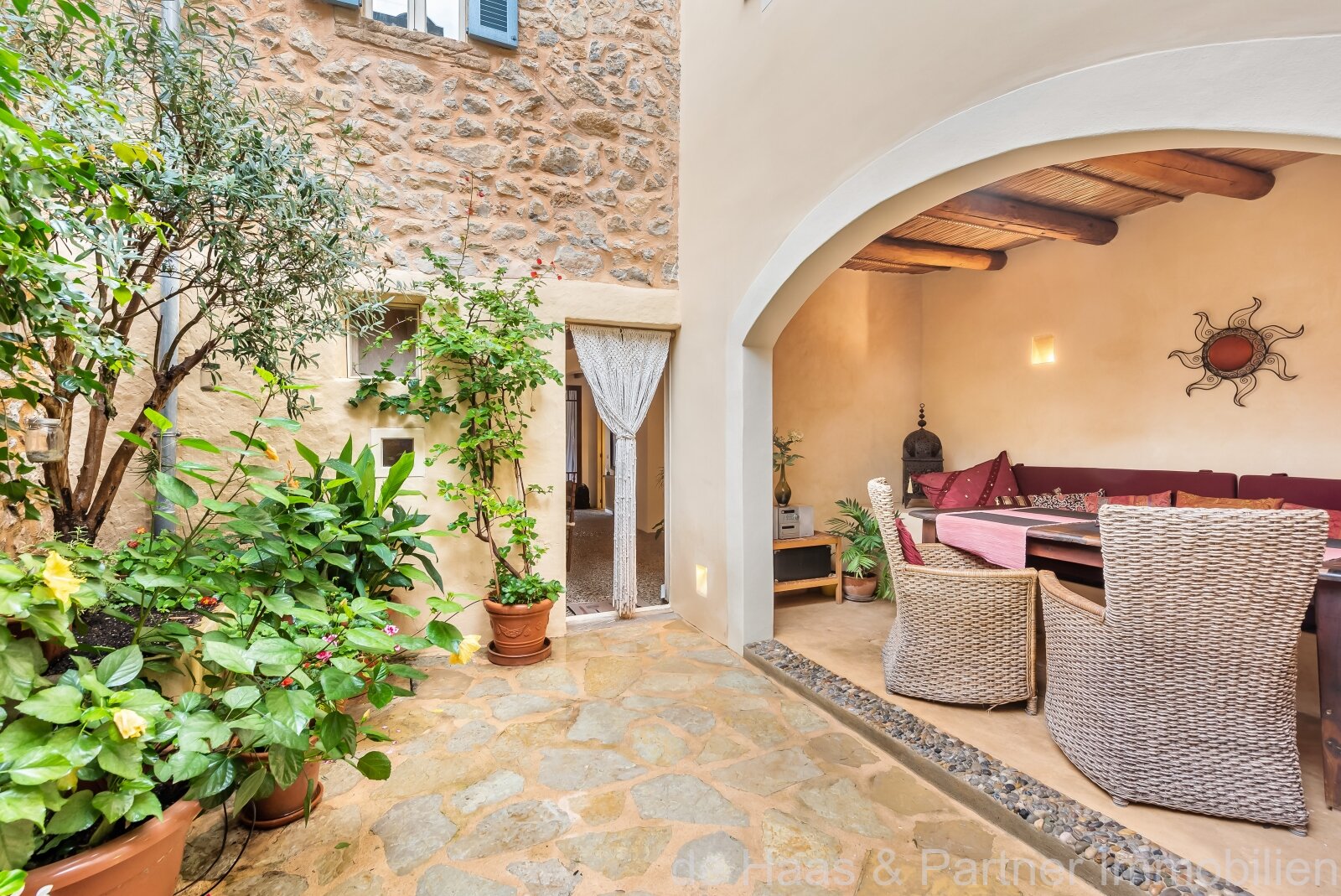 Beautiful townhouse with patio and roof terrace