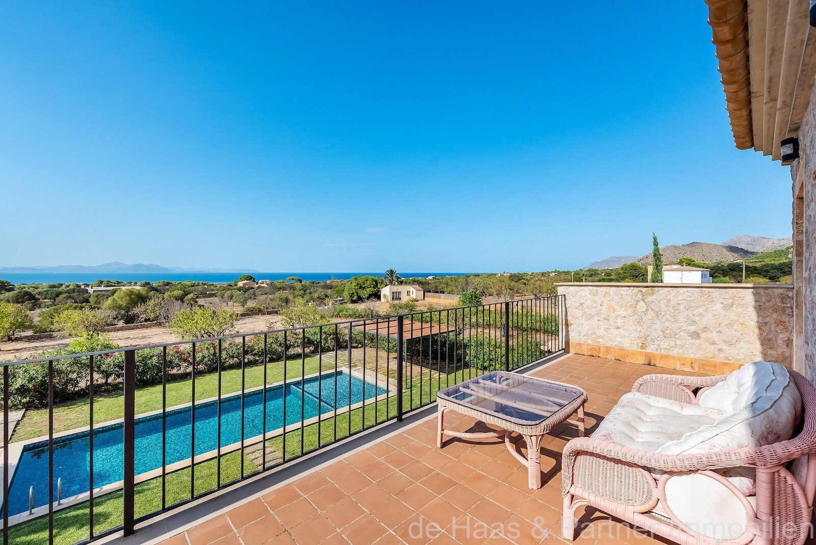 Finca with fantastic sea and panoramic views as far as Alcudia