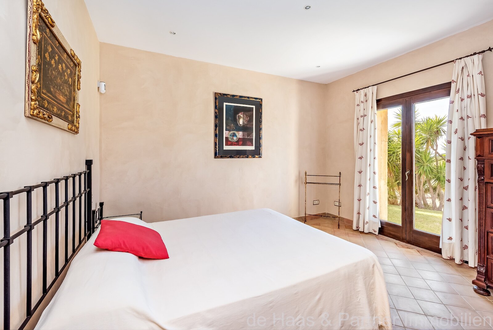 Finca with fantastic sea and panoramic views as far as Alcudia