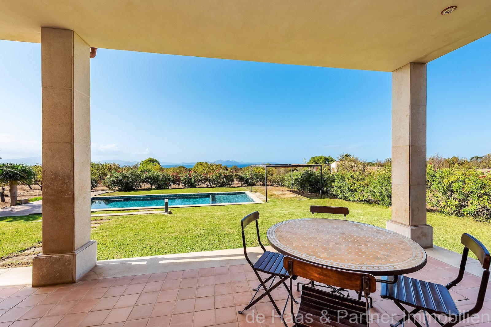 Finca with fantastic sea and panoramic views as far as Alcudia