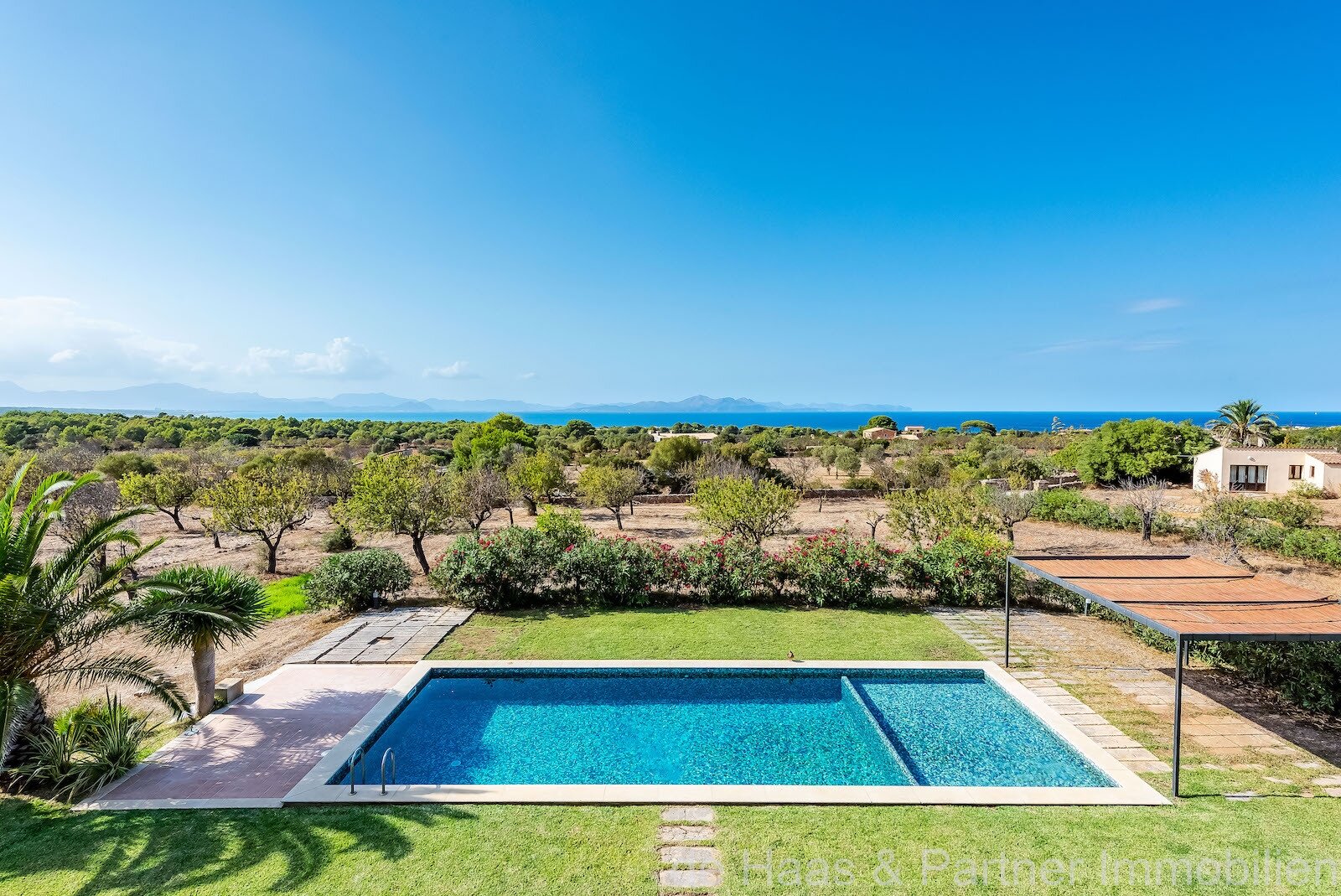 Finca with fantastic sea and panoramic views as far as Alcudia