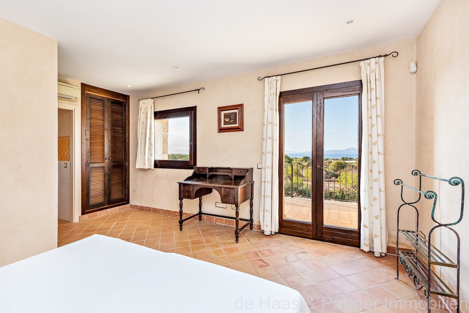 Finca with fantastic sea and panoramic views as far as Alcudia