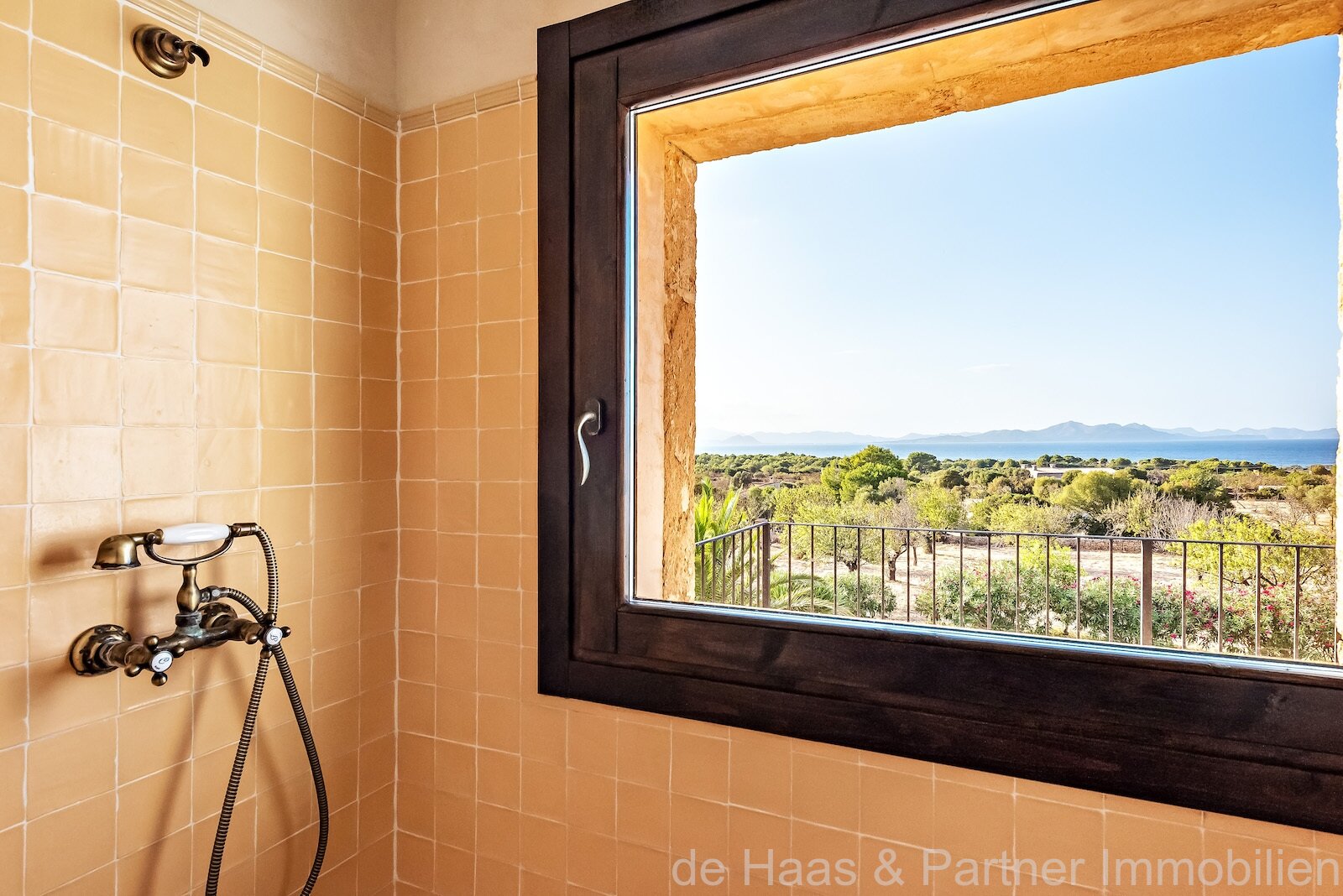 Finca with fantastic sea and panoramic views as far as Alcudia