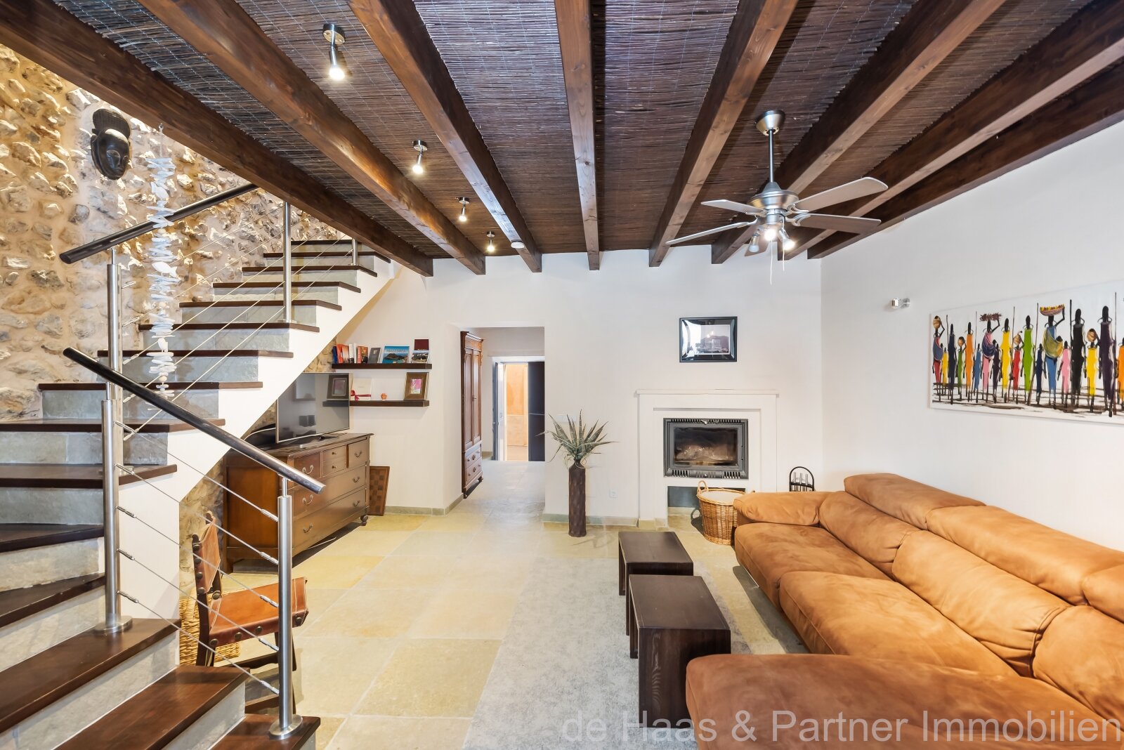 Individual townhouse with excellent furnishings and a beautiful patio