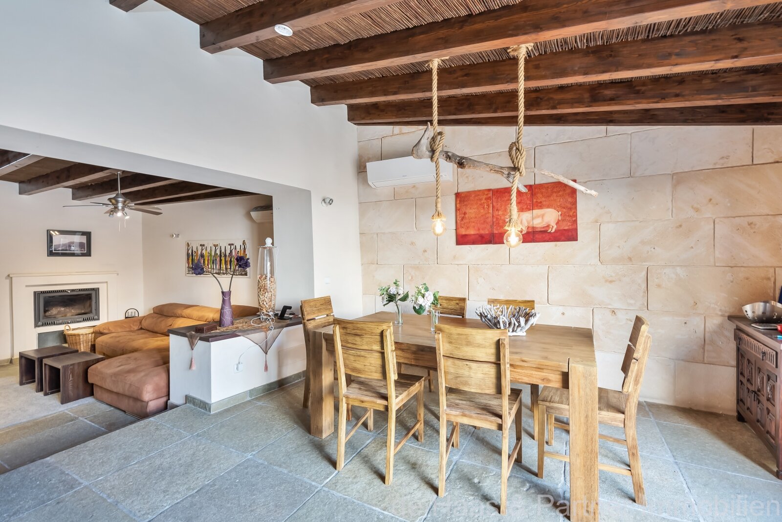 Individual townhouse with excellent furnishings and a beautiful patio