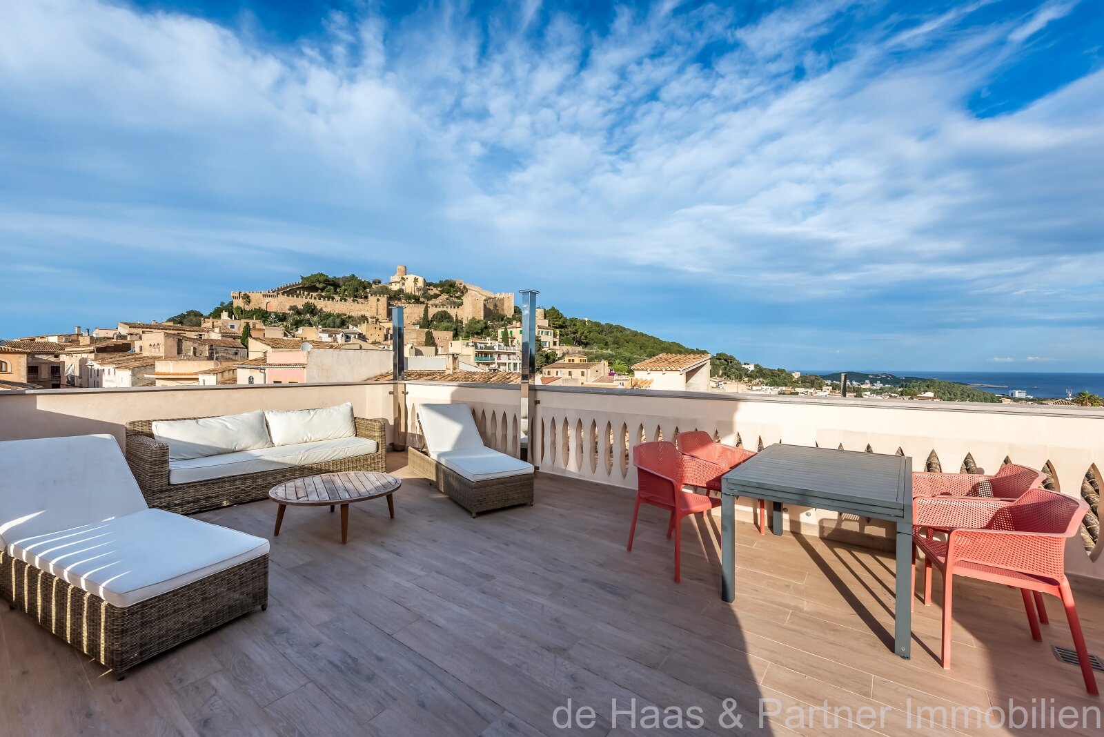 Capdepera: Designer townhouse in the heart of Capdepera with fantastic sea views 