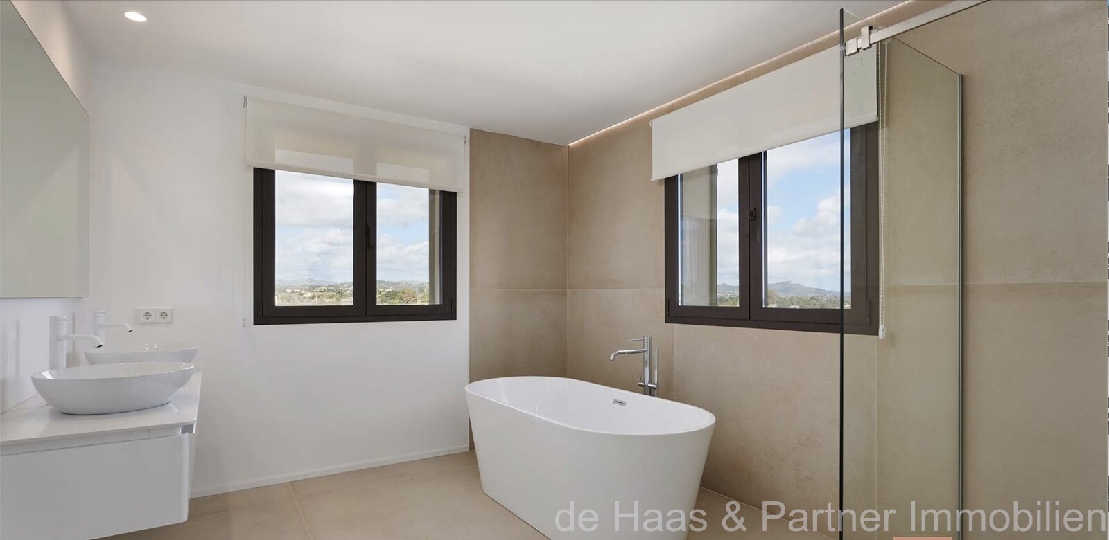 Finca with beautiful sea views over the east coast