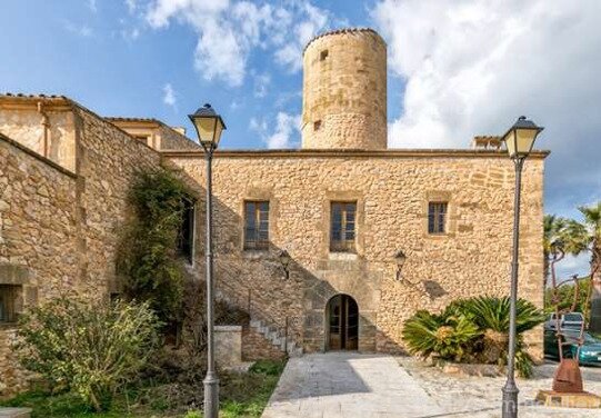 Sant Llorenç: Historic mill in central location with restaurant license 