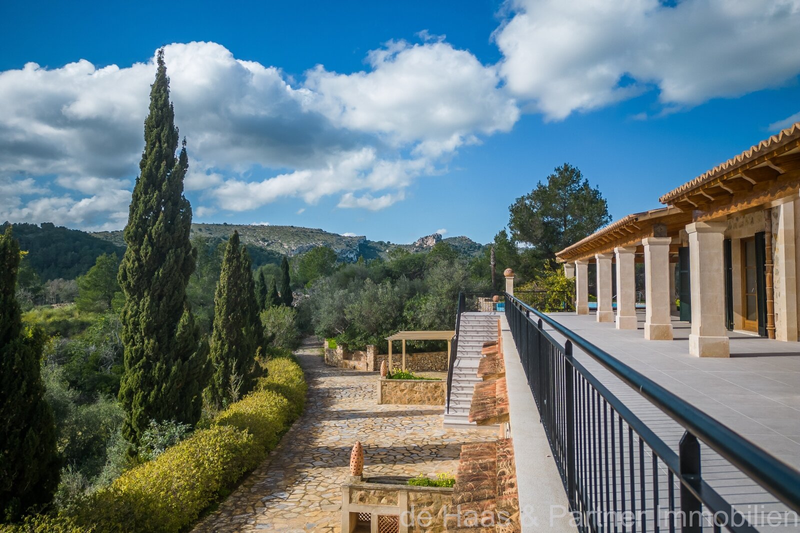 Exclusive natural stone finca with panoramic sea view