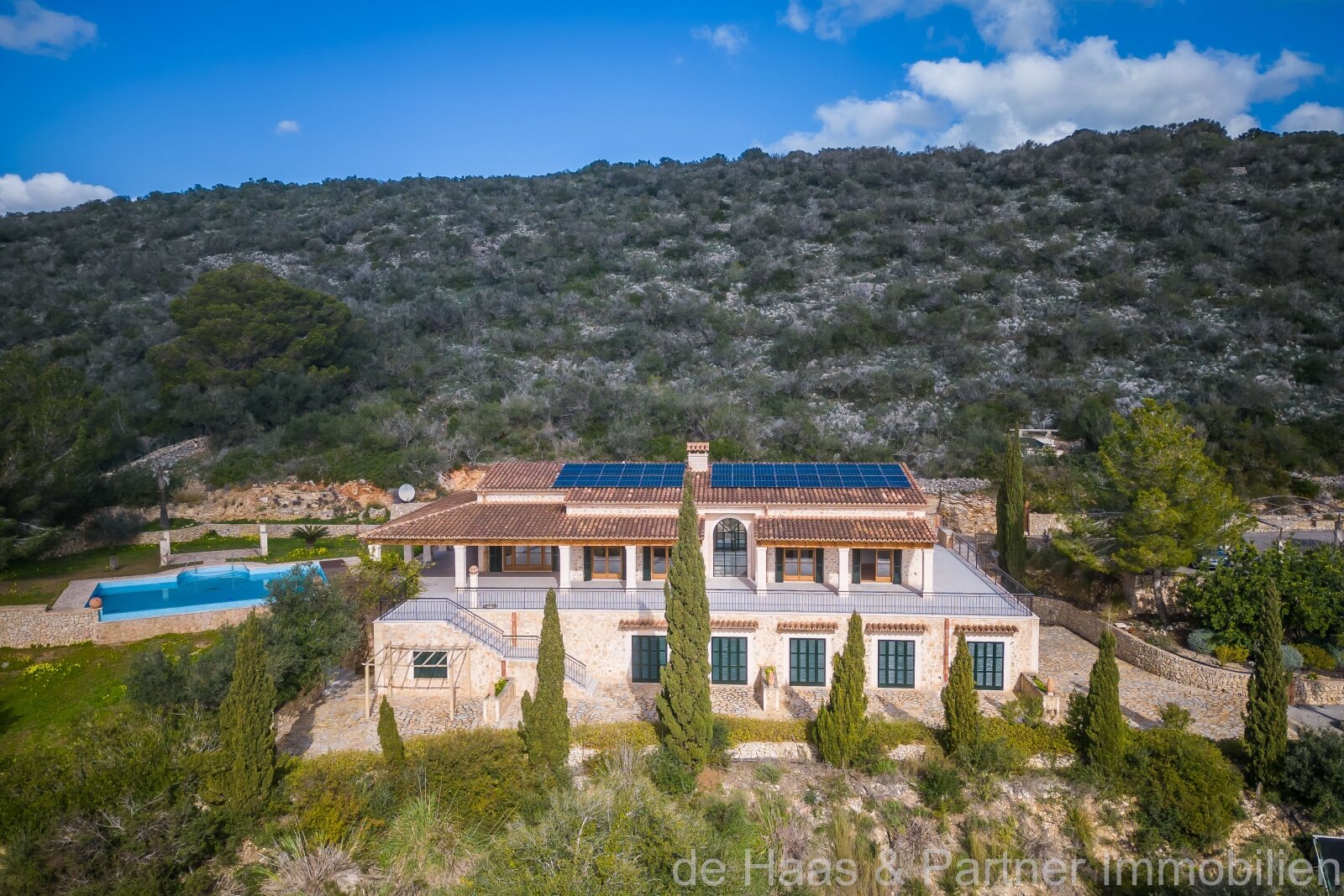 Exclusive natural stone finca with panoramic sea view