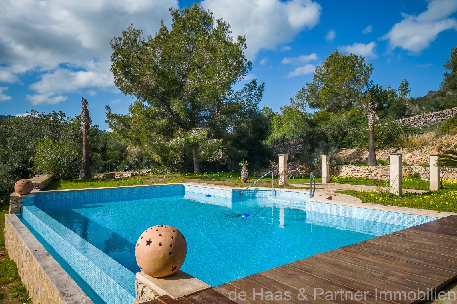 Exclusive natural stone finca with panoramic sea view